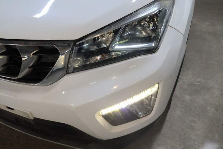 Used CHANGAN CS15 2016 1.5L Manual Fashion Edition Left Front Headlight