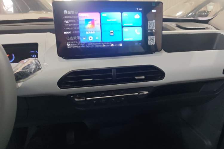 Used Geely Galaxy Panda 2024 Panda Mini 200km Endurance Bear Audio And AC Panel