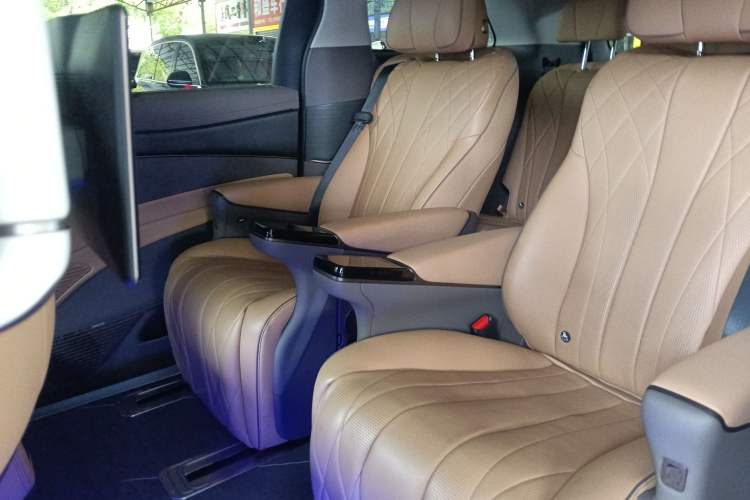 Used Denza D9 2022 DM-i 970 Four-Wheel Drive Flagship Model