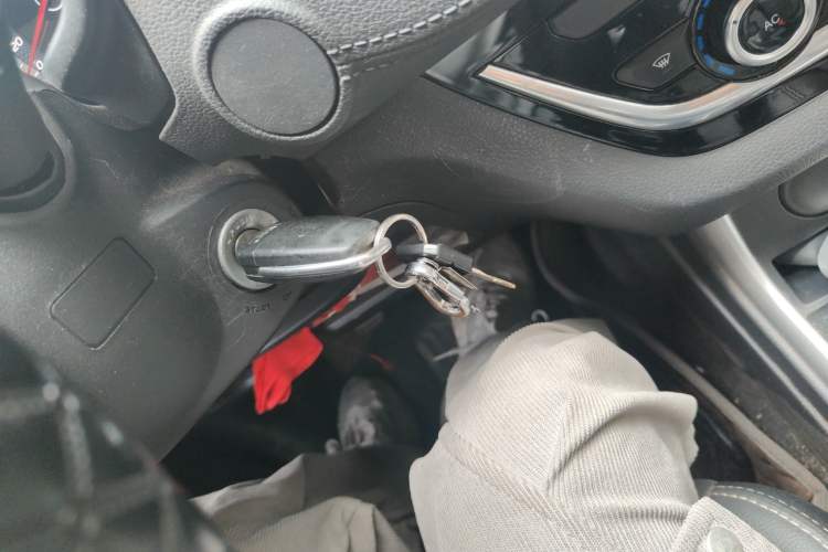 Used Isuzu JLM 2022 2.8T Classic Diesel 4x4 Comfort Version with Long Wheelbase – JE493ZLQ6E Vehicle Key