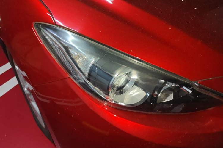 Used Mazda 3 Axela 2014 Sedan 1.5L Automatic Luxury Model
