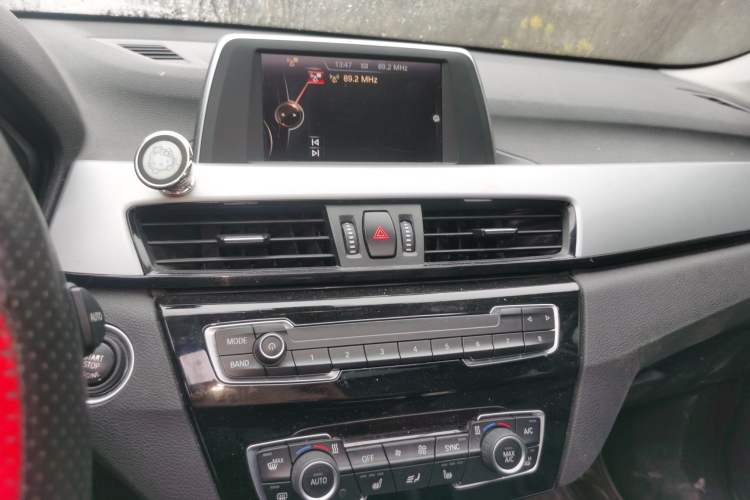 Used BMW X1 2016 sDrive18Li Premium Edition Audio And AC Panel