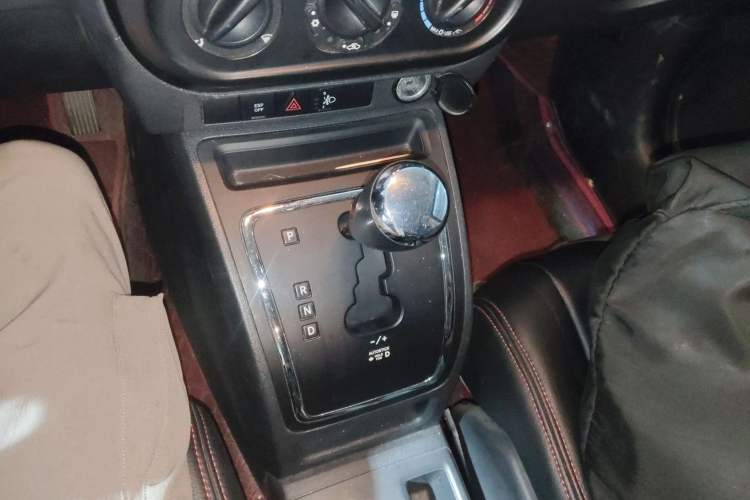 Used Jeep Compass 2007 2.4L four-wheel drive sport version Gear Lever