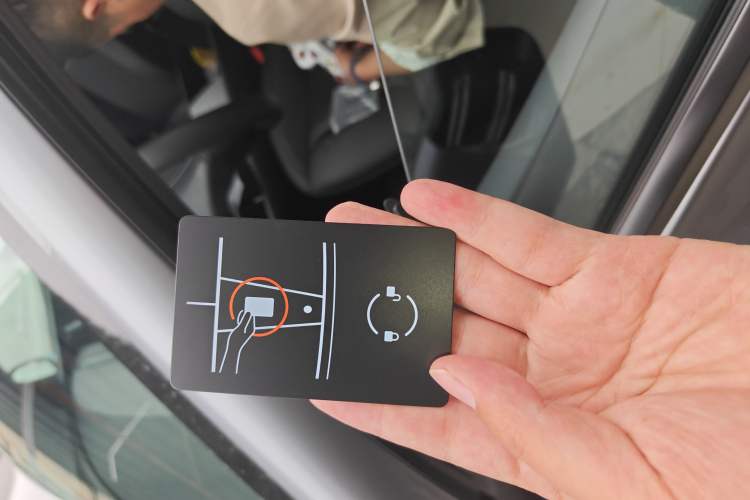 Used Tesla Model Y 2025 Long-Range All-Wheel-Drive Version Interior 1