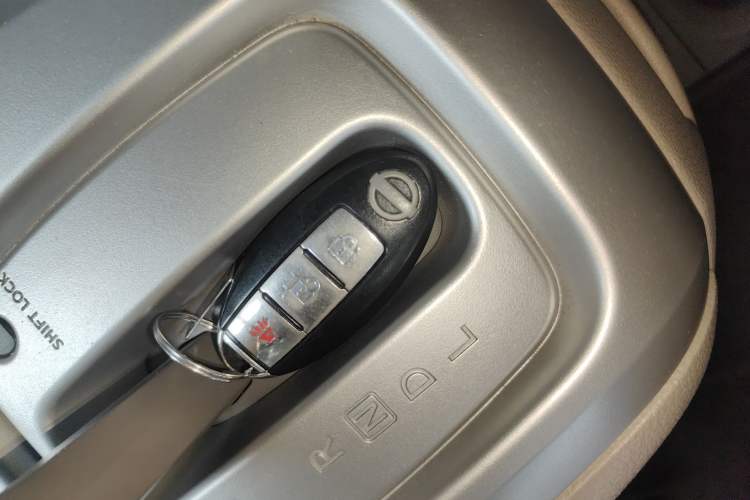 Used Nissan NV200 2014 1.6L CVT Luxury Model China V Standard Interior 1