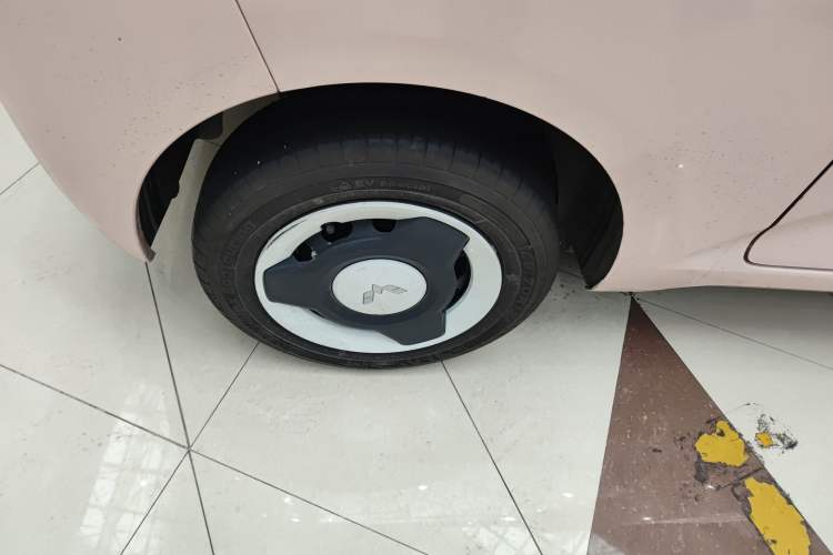 Used Wuling Hongguang MINIEV 2024 3rd Generation 215km Youth Edition Right Rear Wheel Hub