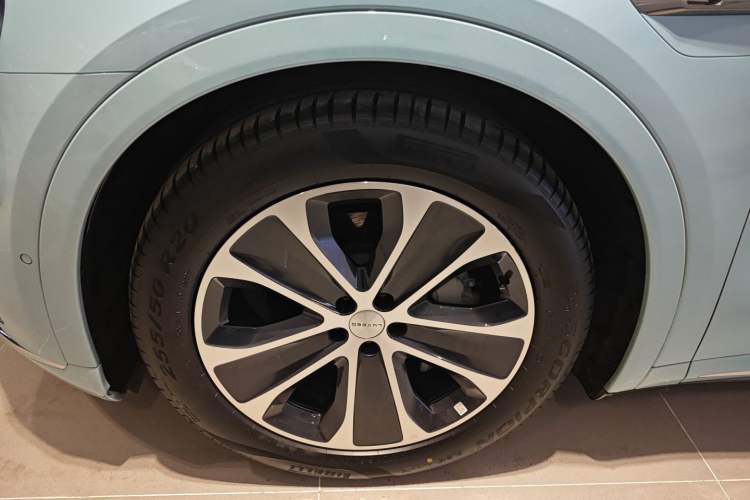 Used Hima Luxeed R7 2024 All-Electric 802 km Max Left Front Wheel Hub