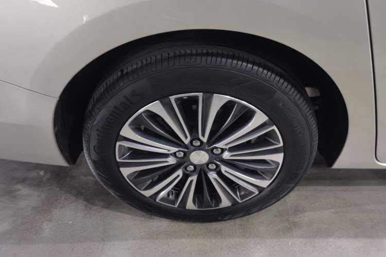 Used Buick GL8 2022 ES Land Cruiser 653T Luxury Model Right Rear Wheel Hub