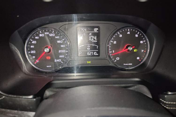 Used Roewe RX5 2016 20T Two-Wheel Drive Automatic Internet Smart Edition
