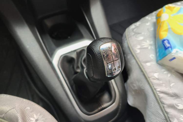 Used Citroen Elysee 2015 Zhishang Edition 1.6L Manual Fashion Model Gear Lever