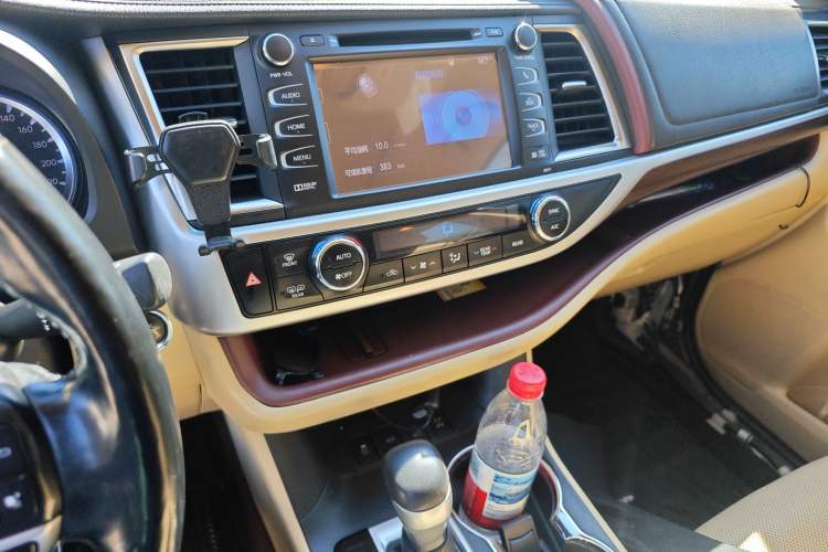 Used Toyota Highlander 2015 2.0T Four-Wheel Drive Ultimate Edition 7-Seater Audio And AC Panel