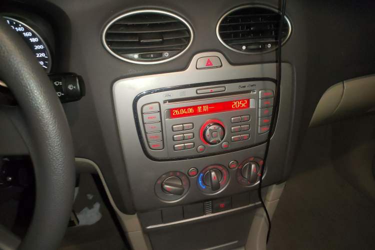 Used Ford Focus 2012 Sedan Classic 1.8L Manual Base Model Audio And AC Panel