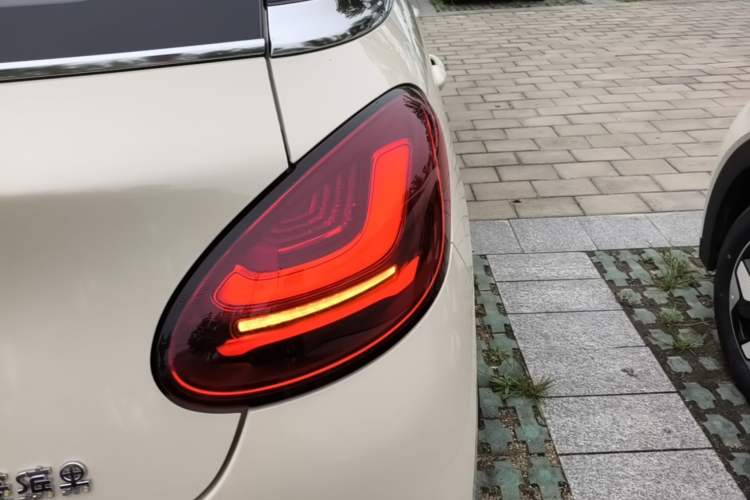 Used Wuling Bingo 2025 333 km Enjoyment Version Right Rear Taillight