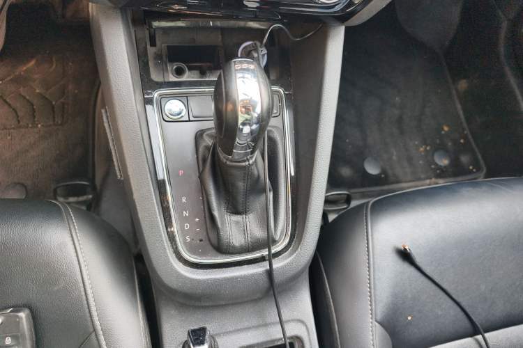 Used Volkswagen Sagitar 2018 280TSI DSG Comfort Model Gear Lever