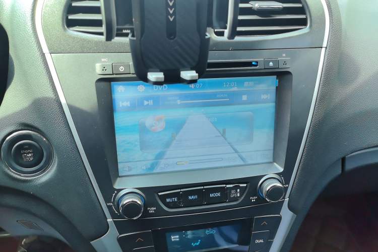 Used GAC Trumpchi GS5 2014 2.0L Automatic Two-Wheel Drive Anniversary Value Edition Audio And AC Panel