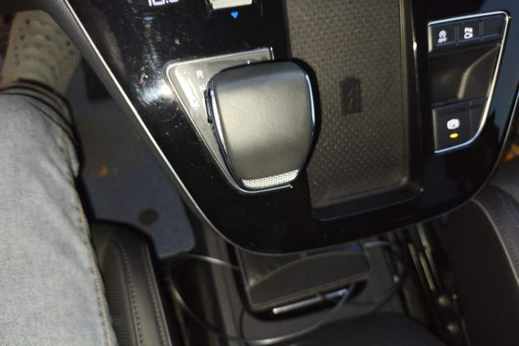 Used Hongqi HQ9 2023 2.0T Smart Connect Flagship Edition
