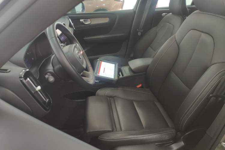 Used Volvo XC40 2024 B4 4x4 Smart Luxury Edition