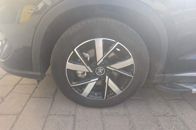 Used BYD Song Pro New Energy 2024 HONOR Edition DM-i 71KM Navigation Model Left Front Wheel Hub