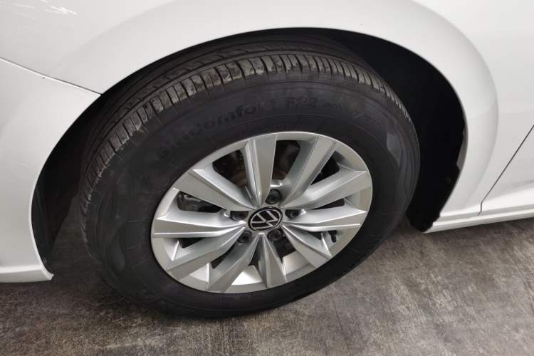 Used Volkswagen Lavida 2024 1.5L Automatic DeYi Edition Left Front Wheel Hub