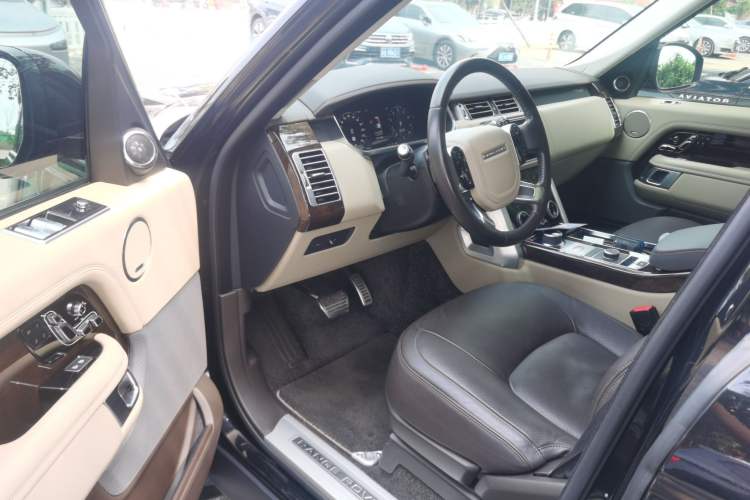 Used Land Rover Range 2021 3.0 L6 Century Extended Classic Edition