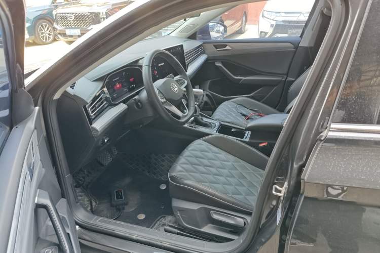 Used Volkswagen Sagitar 2023 300TSI DSG Excellence Edition Left Front Seat