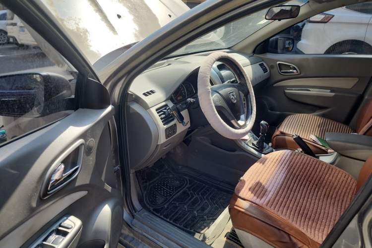 Used Baojun 630 2011 1.5L manual Comfort trim level