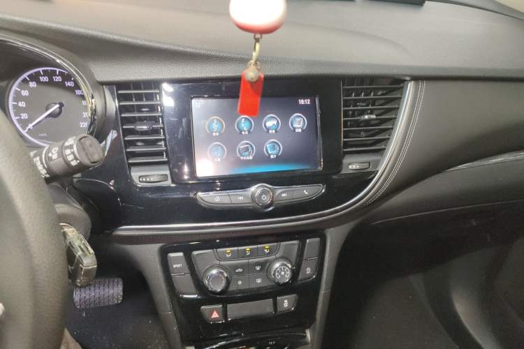 Used Buick Encore 2018 18T Automatic Two-Wheel Drive Urban Leading Model Audio And AC Panel