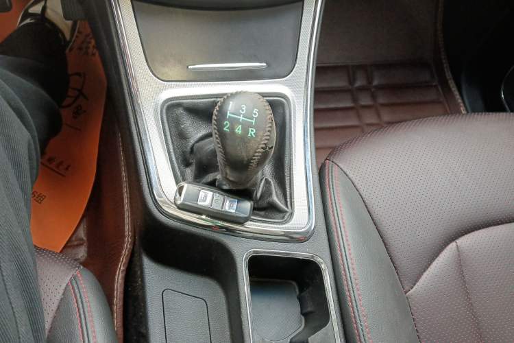 Used Baojun 560 2015 1.8L manual luxury version