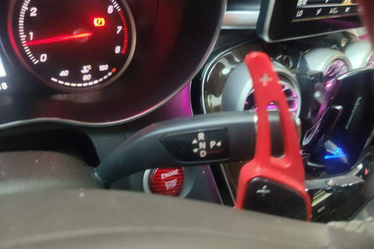 Used Mercedes-Benz GLC 2017 GLC 260 4MATIC Dynamic Edition Gear Lever