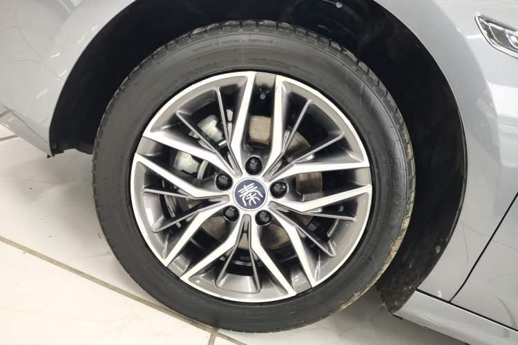 Used BYD Qin PLUS 2023 Champion Edition EV 420KM Superior Model Left Front Wheel Hub