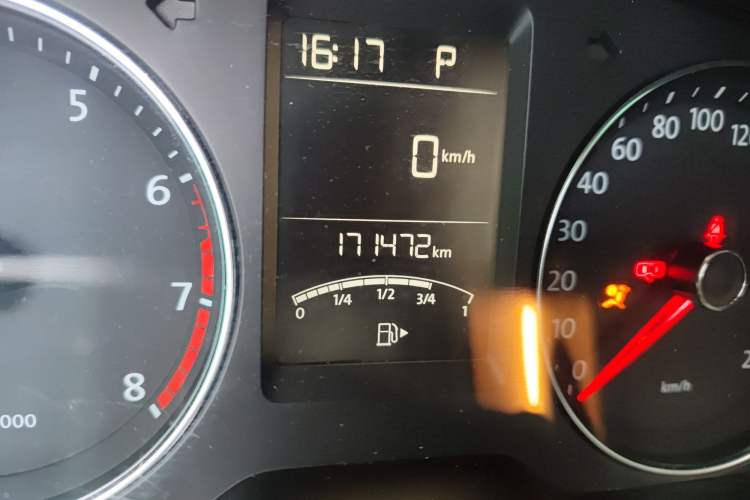 Used Volkswagen Cross Lavida 2014 1.6L Automatic Odometer Close Up