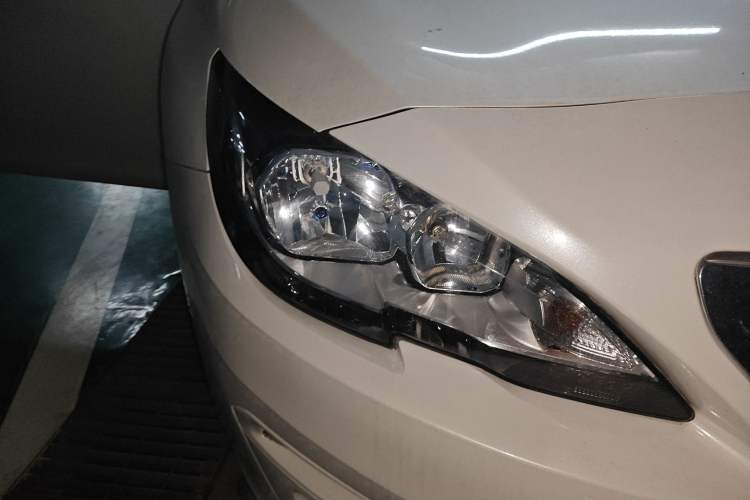 Used Peugeot 408 2014 1.8L Automatic Luxury Edition Right Front Headlight