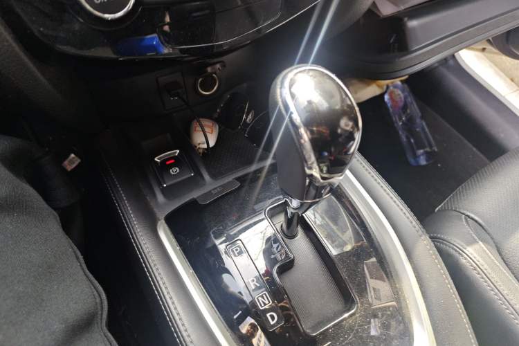 Used Nissan X-Trail 2019 2.0L CVT Smart Connect Comfort Edition 2WD Gear Lever