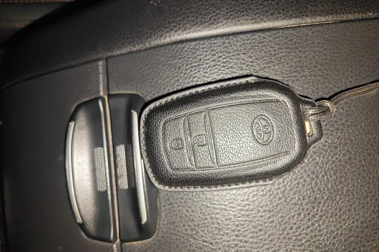 Used Toyota Highlander 2018 2.0T Four-Wheel Drive Luxury Edition 7 Seats China V Emission Standard