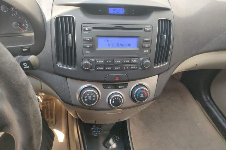 Used Hyundai Celesta 2011 1.6L Manual Luxury Model Audio And AC Panel