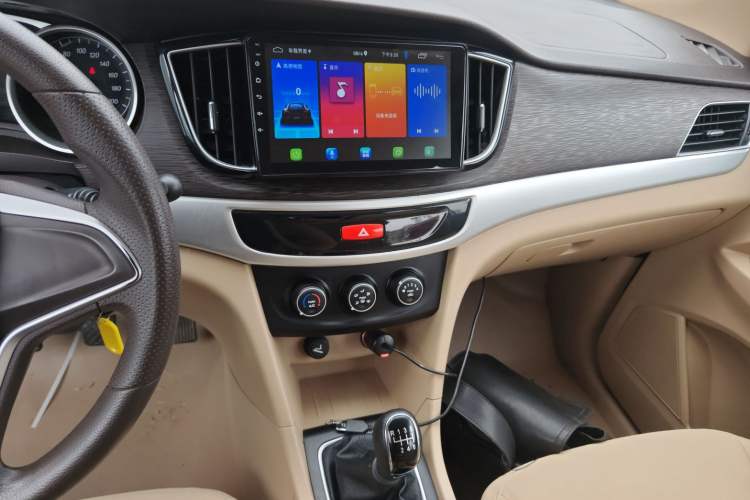 Used Wuling 730 2020 Commercial Vehicle 1.5L Manual Value Edition 7 Seats
