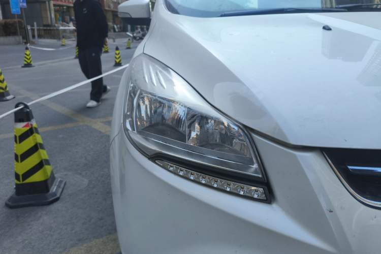 Used Ford Kuga 2015 1.5L GTDi Two-Wheel Drive Fashion Edition Right Front Headlight