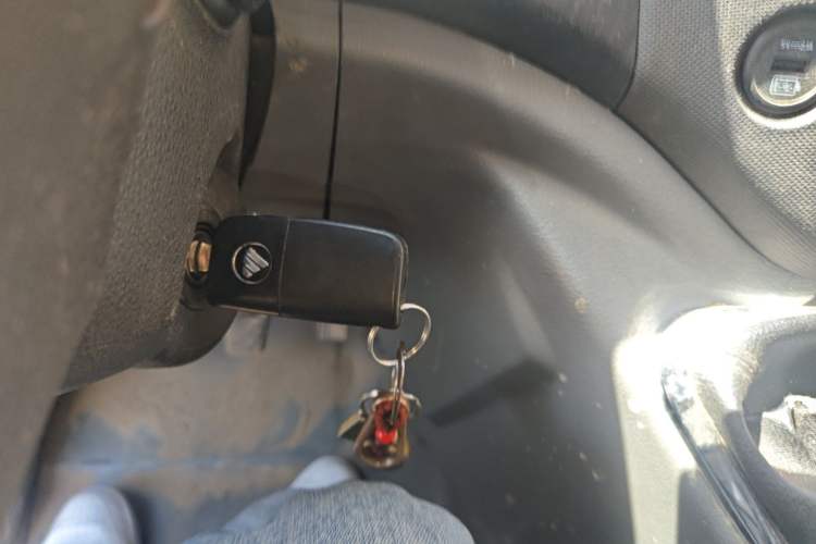 Used Foton Toano 2024 Tuyano Pro Multi-Function 2.0T Manual Rear-Drive Long Wheelbase Mid-Roof Design Single Rear Tire—Available in 5/6/7/9-Seater Configurations