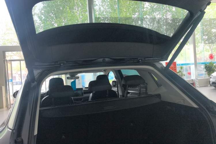 Used Volkswagen Tayron 2023 300TSI Two-Wheel-Drive Luxury Plus Advanced Edition Trunk