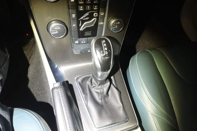 Used Volvo V40 2014 2.0T Zhiya Edition
