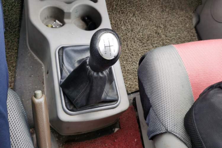 Used FORTHING Lingzhi 2013 V3 1.5L 7-Seater Standard Model II Gear Lever