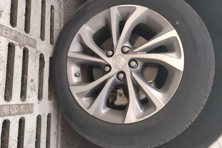 Used Buick Verano 2023 Pro Enjoyment Edition Right Front Wheel Hub