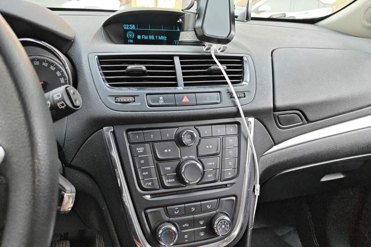 Used Buick Encore 2015 1.4T Automatic Two-Wheel Drive Urban Elite Version Audio And AC Panel