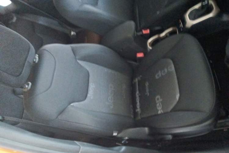 Used Jeep Renegade 2017 180T Automatic High-Energy Version Right Front Seat