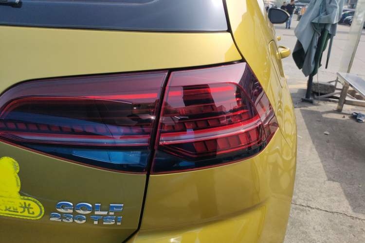 Used Volkswagen Golf 2018 230TSI Automatic Luxury Version Exterior 3