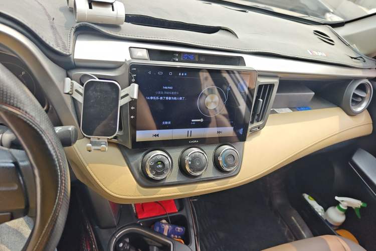 Used Toyota RAV4 2016 2.0L CVT Two-Wheel Drive Urban Edition China V Standard Audio And AC Panel