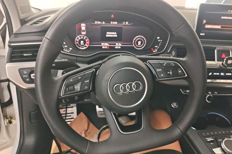 Used Audi A4L 2018 30th Anniversary Edition 40 TFSI Sport Edition Steering Wheel