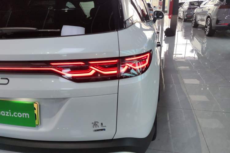 Used BYD Song L DM-i 2025 Intelligent Driving Version 160 km Beyond-Range Type Right Rear Taillight