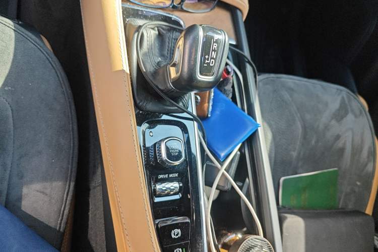 Used Volvo XC90 2017 T6 Prestige 7-Seater Gear Lever