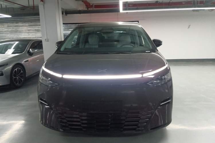 Used XPeng X9 2025 740 Ultra-Long Range Max Front
